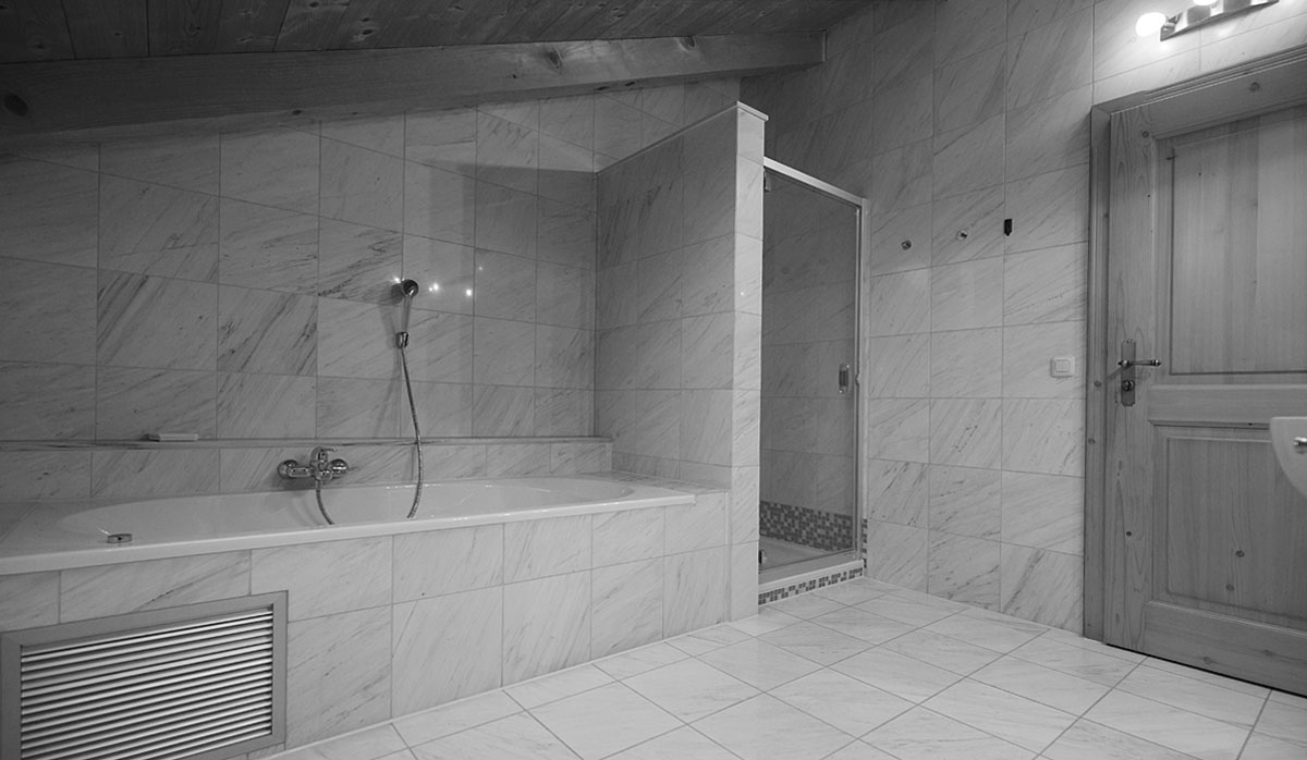 Nacherbild der Badrenovierung mit begehbarer Dusche
